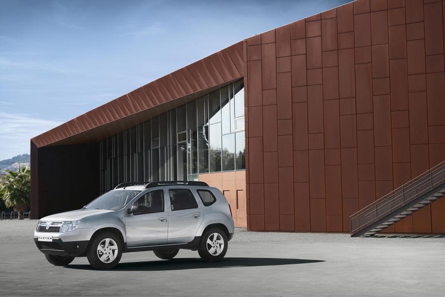  Dacia Duster 2010 года  (фото 38 из 66)